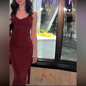 Premier Amour Elegant Burgundy Midi Dress